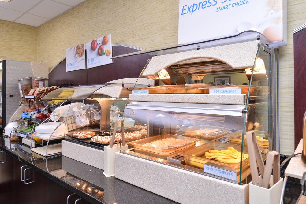 Holiday Inn Express & Suites Central Omaha By Ihg Екстериор снимка